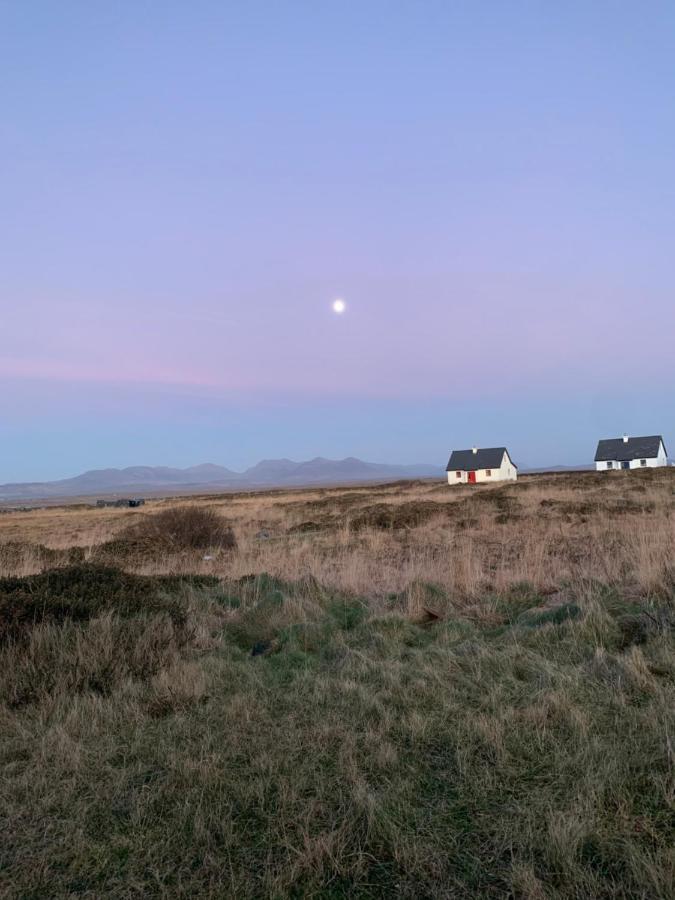 Pink Cottage Ballyconneely Exterior photo