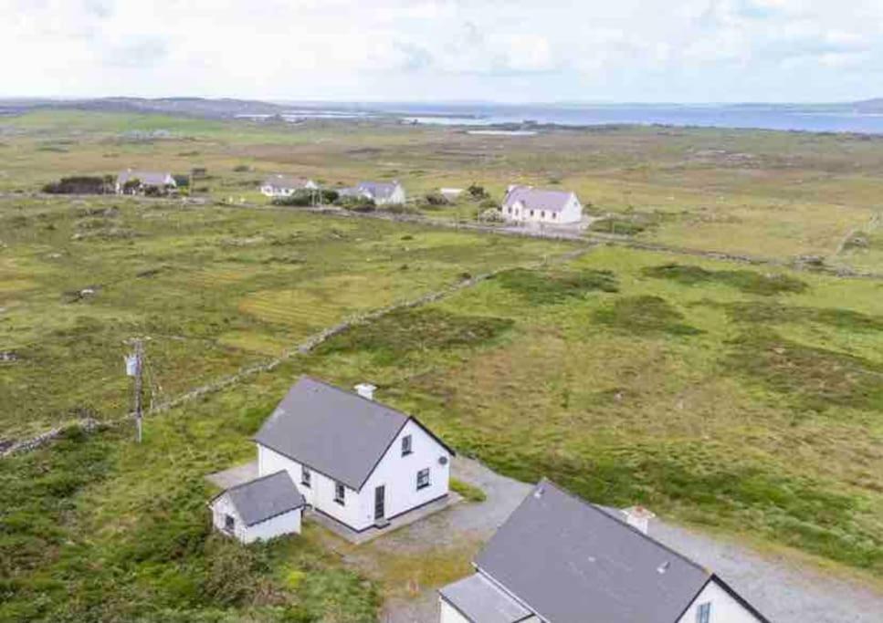 Pink Cottage Ballyconneely Exterior photo
